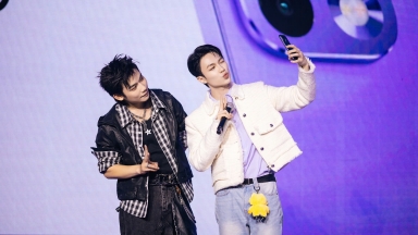 Nghệ sĩ solo SYE- SWAN nhận 'cơn mưa lời khen' khi hát live, hội ngô LAVM