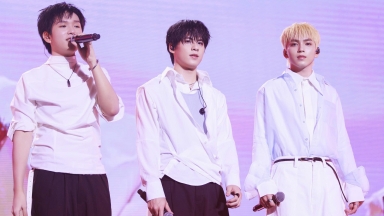 Long Hoàng, Đức Duy, Phúc Nguyên khoe trọn kỹ năng vocal với bản remake hit quốc dân “Khóc cùng em”