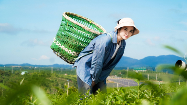 NSƯT Kim Tuyến hóa thân thành người nông dân mộc mạc trong 'Hương trà'