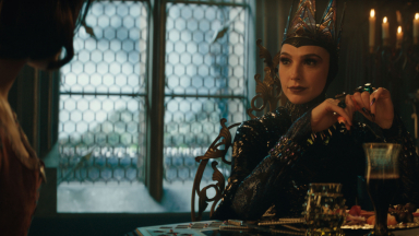 Một Evil Queen khác biệt trong live action 'Nàng Bạch Tuyết'