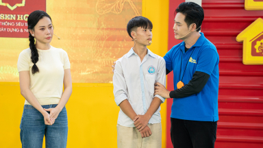 Cậu bé 17 tuổi mất mẹ, một mình chăm sóc bà ngoại 90 tuổi khiến nhiều người xót xa