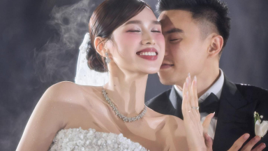 Tin nhắn lúc 4h sáng của chồng Hoa hậu Đỗ Thị Hà gây bão, dân mạng khen 'chú rể 100 điểm'