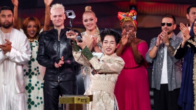 Đức Phúc tung phim tài liệu hậu trường Intervision 2025: Tiết lộ sự cố suýt cháy áo và những lần bật khóc vì áp lực