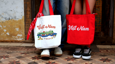 Khi thời trang trở thành “tuyên ngôn” yêu nước
