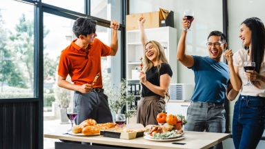 Tuyệt chiêu sạc đầy năng lượng, khai tiệc tân niên rạng rỡ cho hội công sở sau Tết