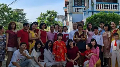 Cô gái Sài Gòn yêu nhau qua những lá thư tay: Rước dâu bằng 10 chiếc Mercedes, sinh con xong ra nhà lá ở tạm