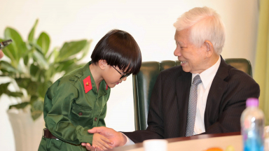 “Em bé chất' xúc động khi được biểu diễn tại Hội trường Thống Nhất