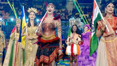 Hoa hậu Ý Nhi tự hào giới thiệu Việt Nam tại khai mạc Miss World