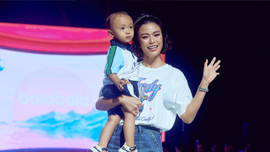 Mâu Thuỷ kể chuyện tuổi thơ, mở màn cho thời trang Cosmo The Show