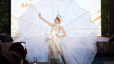 Thanh Thanh Huyền mang bánh tráng làm trang phục dân tộc đi thi Miss Charm 2023