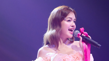 “Chị đẹp” Phạm Quỳnh Anh cuốn hút với visual baby ngọt ngào tại  “Gánh” fashion show