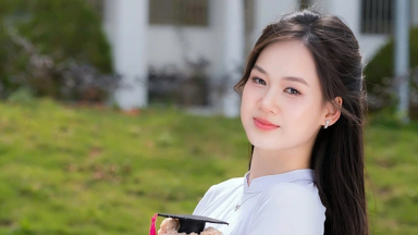 Nữ sinh Phú Thọ thủ khoa khối A với 3 điểm 10 được khen 'tài sắc vẹn toàn’