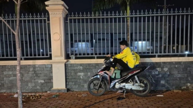 Những 'cuốc nổ' ngày càng ít đi, tài xế công nghệ chuyển sang bán trái cây online