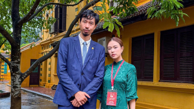 Hoàng Thùy Linh đăng ảnh chụp cùng Đen Vâu, netizen thi nhau vào chúc mừng