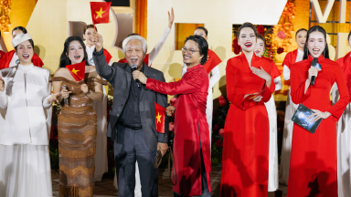 Dàn Hoa - Á hậu, thí sinh Miss Grand Vietnam 2025 diện áo dài hát mừng Quốc khánh 2/9 tại show thời trang