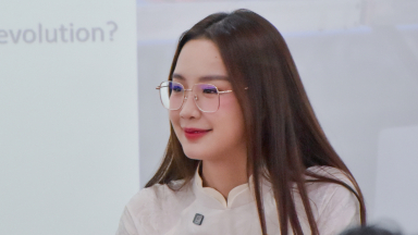 Nàng hậu tri thức Bảo Ngọc giảng dạy tại đại học Thammasat, Thái Lan