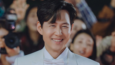 tvN tung ảnh nhá hàng phim mới: Lee Jung Jae 'mắc kẹt' trong hào quang vai diễn cũ