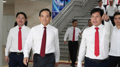 Đoàn đại biểu dự Đại hội Đảng bộ TP.HCM trải nghiệm metro, dâng hương Vua Hùng