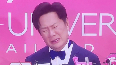 Ông Nawat bật khóc, xin lỗi vì 'drama' liên quan đến Hoa hậu Hoàn vũ 2025