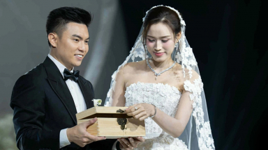 Đỗ Thị Hà và chồng có nghi thức cưới đặc biệt, Hoàng Thùy thành công bắt hoa cưới