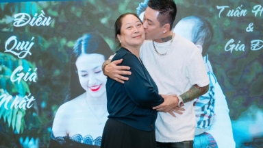 Mẹ ca sĩ Tuấn Hưng qua đời, loạt nghệ sĩ gửi lời chia buồn