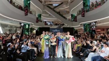 Á hậu Hoàng Nhung nói lý do làm vedette cho show diễn của NTK Tom Kara