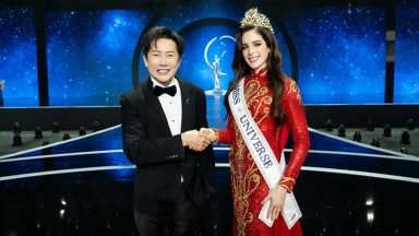 Ông Nawat kiện tân Hoa hậu Hoàn vũ Fatima Bosch