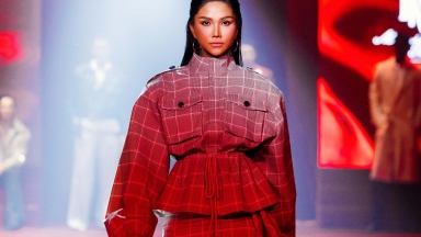 H'Hen Niê tái xuất sàn runway