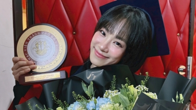 Ca sĩ Lương Bích Hữu tốt nghiệp đại học ở tuổi 41