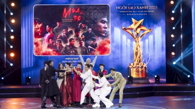 Mưa đỏ thắng lớn, Duy Khánh và Lâm Vỹ Dạ chung niềm vui diễn viên được yêu thích nhất hạng mục không gian mạng'