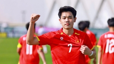 Động thái cực thú vị của Đình Bắc khi nhận danh hiệu Vua phá lưới châu Á, thốt lên: Trời ơi!