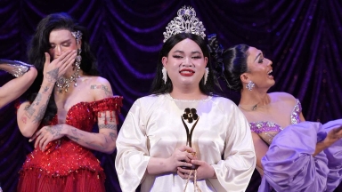 Bé 7 - Người đứng sau vở kịch “Đảo Hoa Hậu” vừa đạt giải Mai Vàng 2025 là ai?