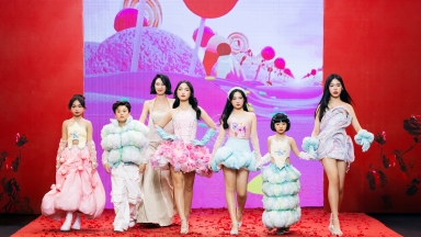 Con gái siêu mẫu Xuân Lan cùng dàn mẫu nhí đốn tim khán giả trong loạt thiết kế ngọt ngào “Holiday Pastel Dream”