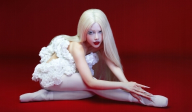 Sầu nữ tóc trắng Phùng Khánh Linh biến sân khấu MBILLION Hà Nội thành vũ trụ “suy tình”