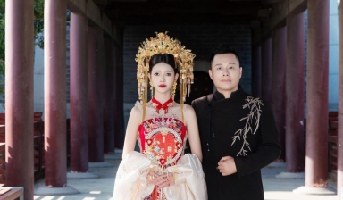 Tôn Bằng (chồng cũ Hằng Du Mục) lên xe hoa với người vợ thứ 4 kém chú rể tận 26 tuổi