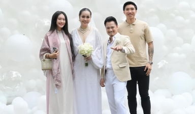 Vợ Đoàn Văn Hậu lộ bụng bầu thấy rõ khi dự đám cưới, nhan sắc không son phấn vẫn gây trầm trồ