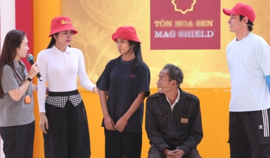 Huy Khánh cảm phục ông bà ngoại già yếu gồng gánh nuôi cháu mồ côi