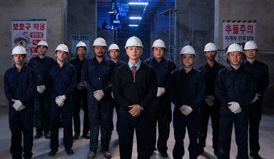 Phan Đinh Tùng và tiếng lòng người viễn xứ qua MV Nước ngoài