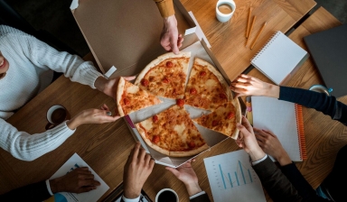 Gợi ý những cách “hâm nóng” tình đồng nghiệp dịp cuối năm