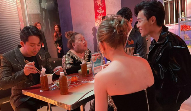 Trấn Thành bao nguyên gánh bánh canh 300k hot nhất Sài Gòn đãi cả showbiz, đem lên phim điện ảnh