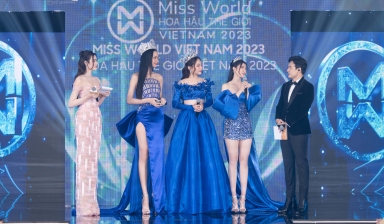 Dàn hậu trổ tài làm MC: Người phong thái cuốn hút, người “bắn” tiếng anh như gió 