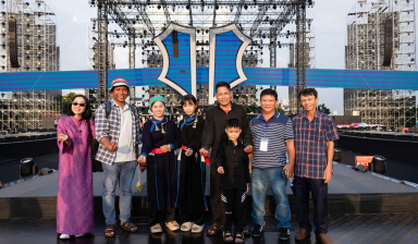 Chủ nhà “Gia đình haha” đã có mặt tại buổi tổng duyệt Encore: Những cái ôm xúc động hơn ngàn lời nói