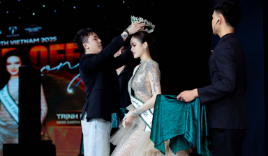 Trịnh Mỹ Anh chính thức nhận sash và vương miện, sẵn sàng chinh phục Miss Earth 2025