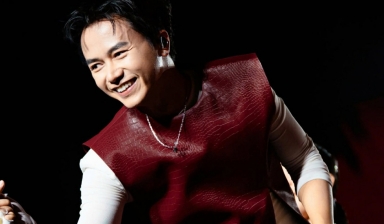 Bùi Công Nam mang hit  'Những ngày trời bao la' hòa giọng với hơn 12.000 khán giả AirAsia THE NEXT Live Concert