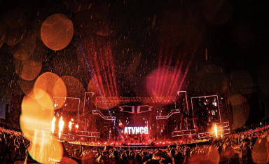 Netizen quốc tế sửng sốt trước cảnh tượng sấm sét có '1-0-2' tại concert Anh Trai Vượt Ngàn Chông Gai