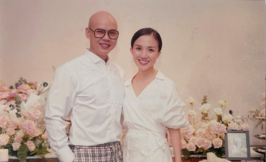 Phan Đinh Tùng kể về bức ảnh “định mệnh” với bà xã Thái Ngọc Bích trong MV lyrics Ngồi Bên Em