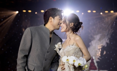 Sunny Đan Ngọc lộng lẫy trong váy cưới đính hơn 1.000 viên Swarovski.