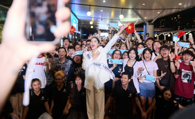 Hoa hậu Kỳ Duyên bị bao vay bởi 'biển fan' tại sân bay đi đến Mexico tham dự Miss Universe