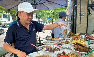 'Cơm nhà giàu' ở TP.HCM, phần ăn mắc nhất 200.000 đồng: Lời dặn của bà chủ trước khi mất