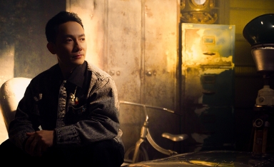 Đinh Tiến Đạt kể tuổi trẻ bằng âm nhạc với bản ballad “Ta Còn Dại Khờ” đầy tự sự và sâu lắng